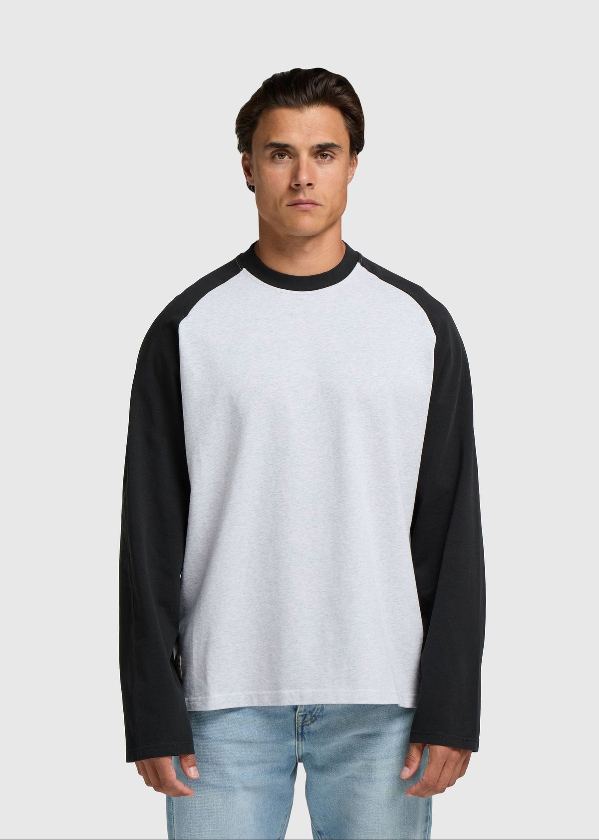 Tee-shirt à manches longues et empiècements contrastés | Noir mat — vue 1