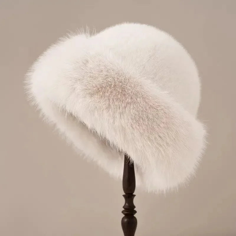 Bonnet en cuir de style raffiné — vue 1