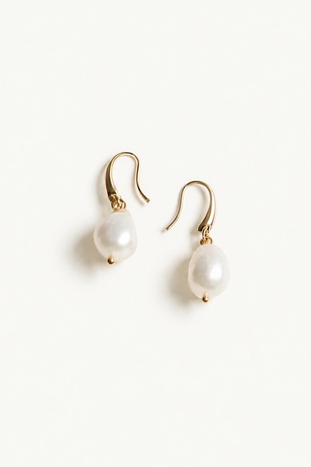 Blair | Boucles d’oreilles pendantes à perles d’eau douce — vue 1