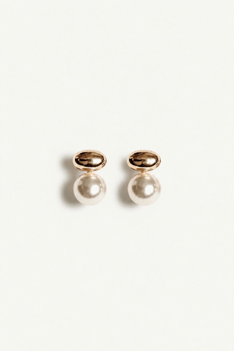 Boucles d’oreilles pendantes à sphères dorées et perles — vue 1