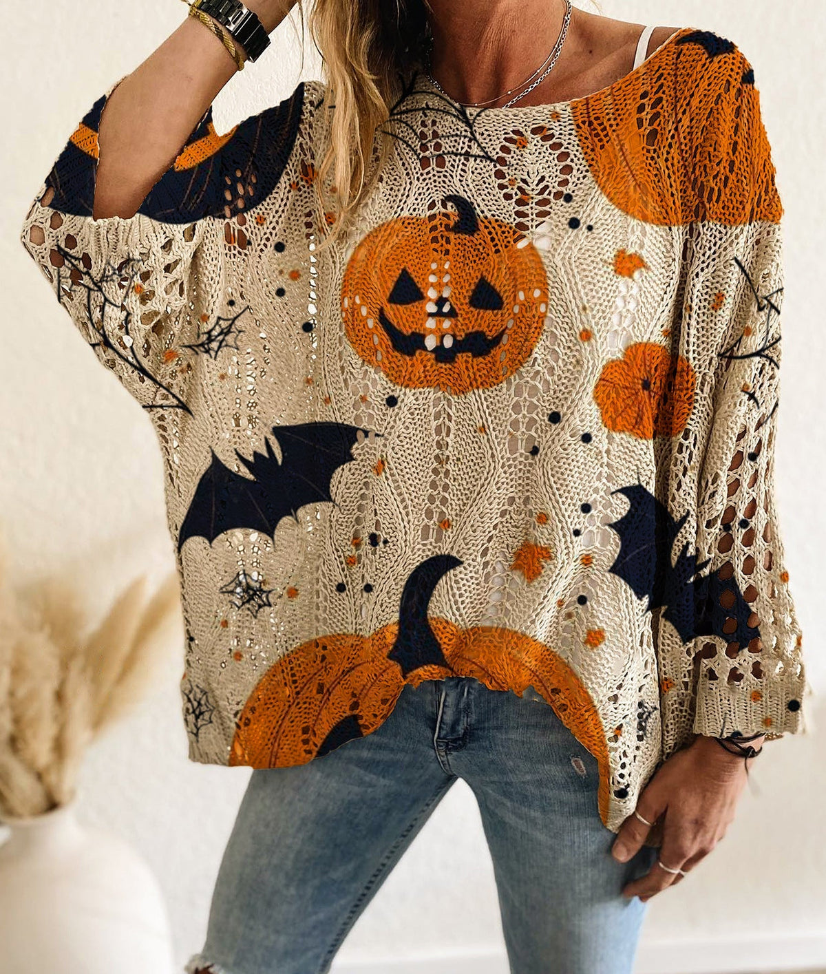 Pull ample en maille à citrouilles et chauves-souris — vue du produit