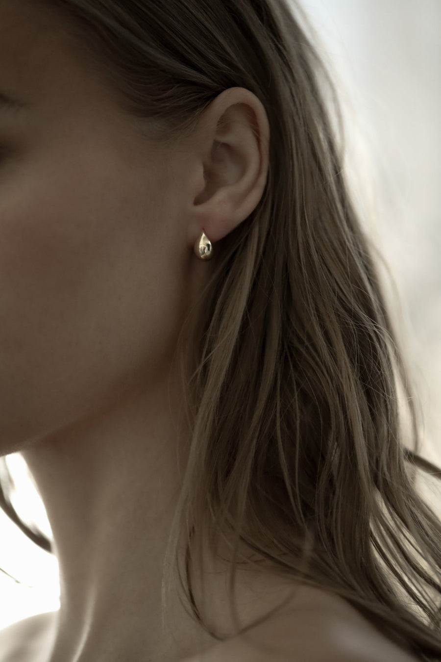 Puces d’oreilles dorées à micro-sphères — vue 2